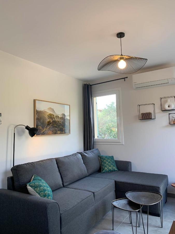 キュキュロン Le Cabanon De Livia Avec Piscine Priveeヴィラ エクステリア 写真
